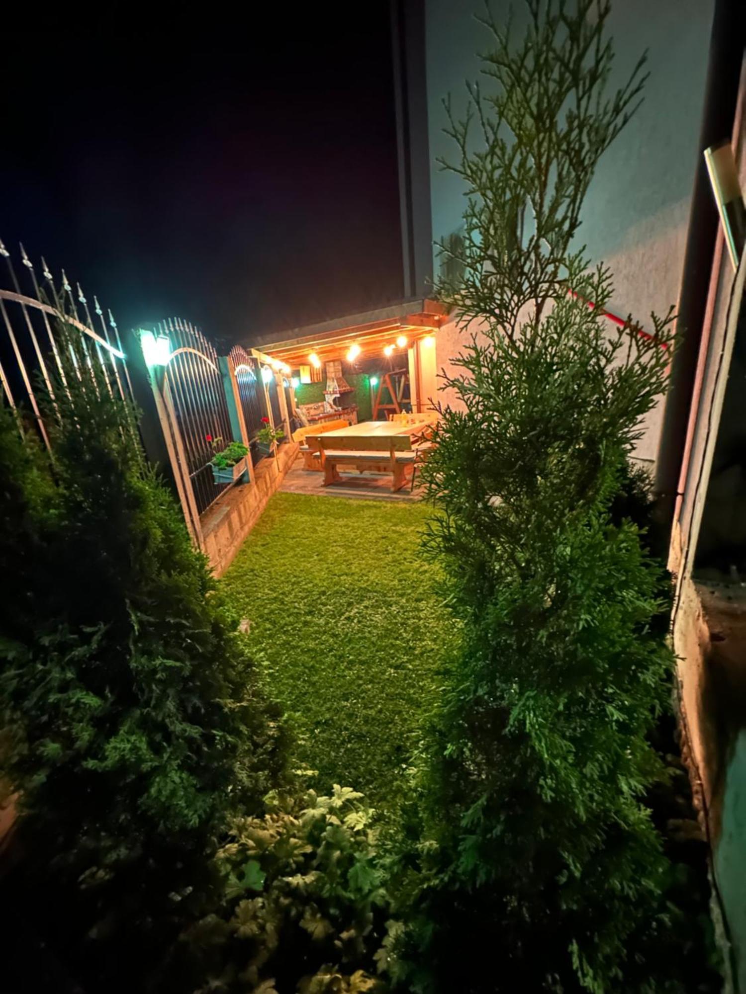 Advel Guest Hous 호텔 Madzhare 외부 사진